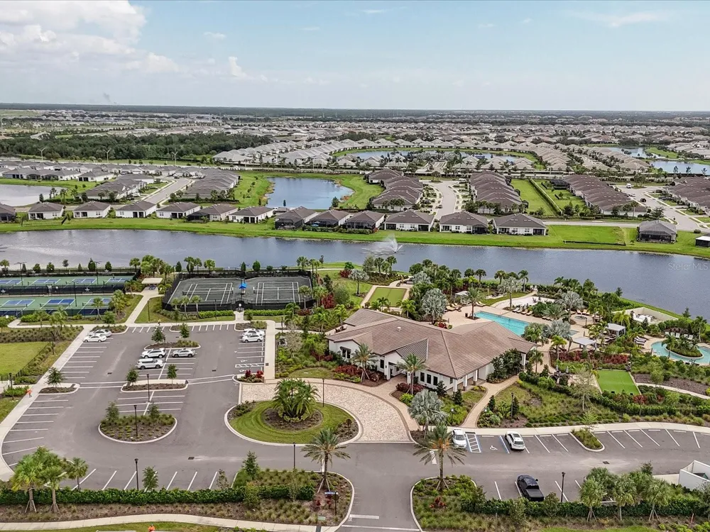 18306 CROPSIDE TRAIL Bradenton, FL 34211