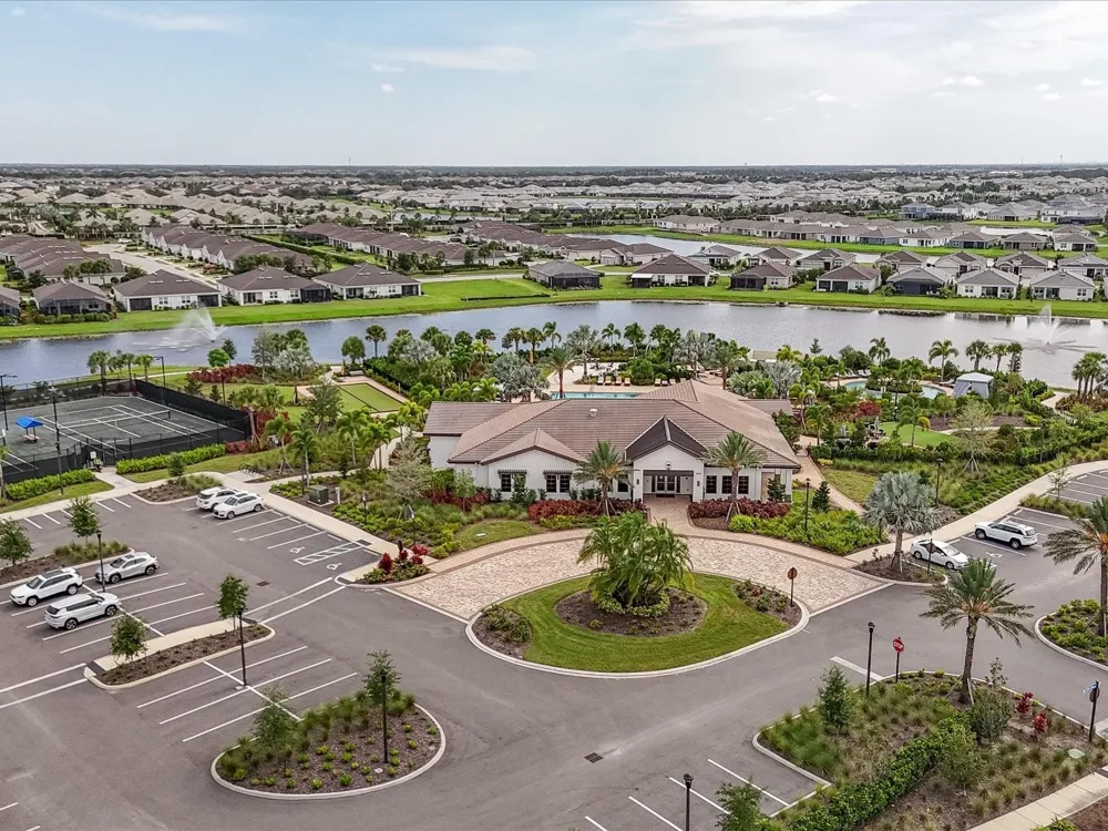 18306 CROPSIDE TRAIL Bradenton, FL 34211