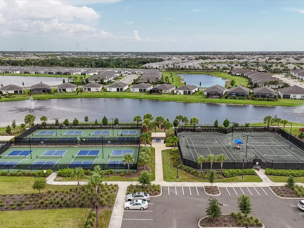 18306 CROPSIDE TRAIL Bradenton, FL 34211