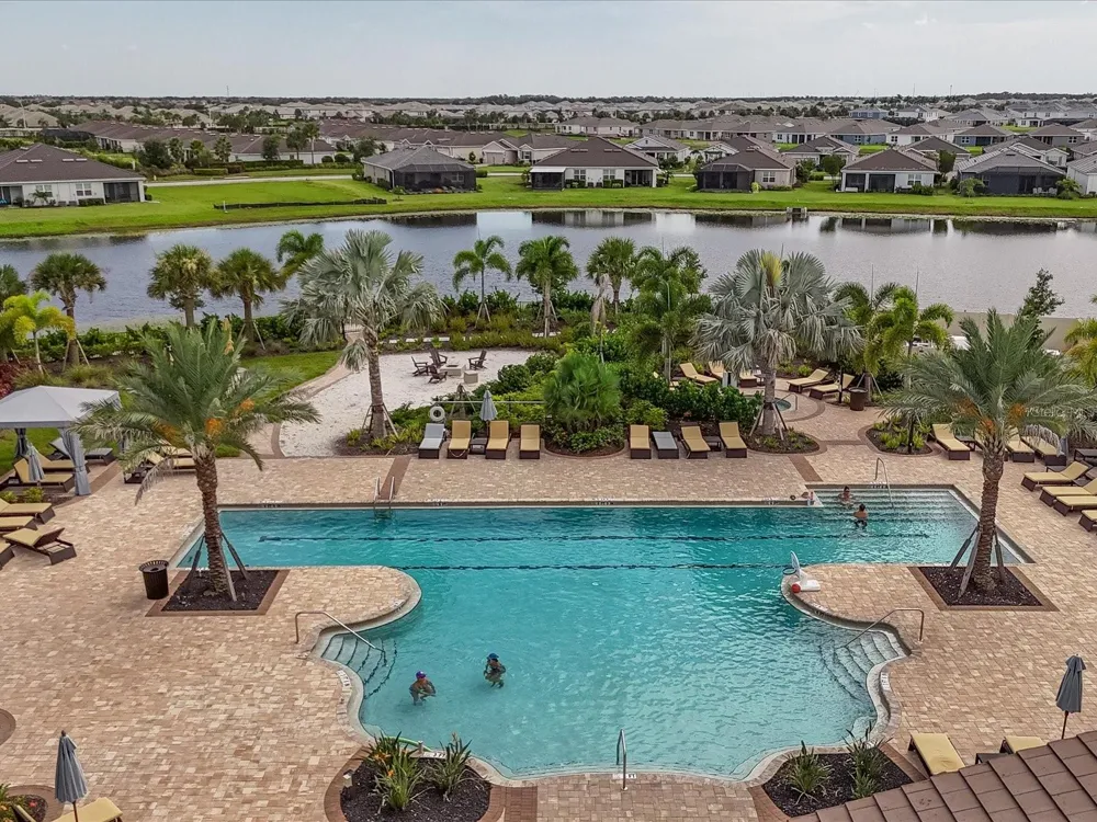18306 CROPSIDE TRAIL Bradenton, FL 34211