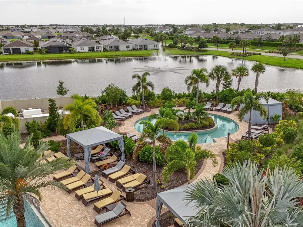 18306 CROPSIDE TRAIL Bradenton, FL 34211