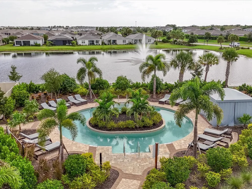 18306 CROPSIDE TRAIL Bradenton, FL 34211