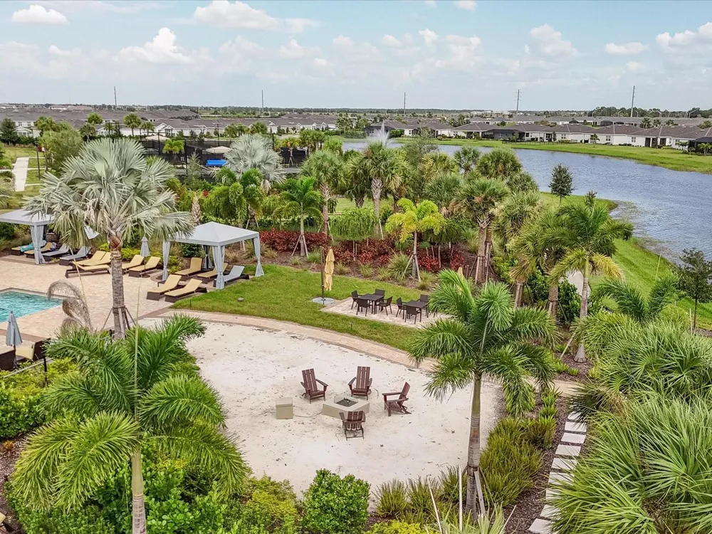 18306 CROPSIDE TRAIL Bradenton, FL 34211