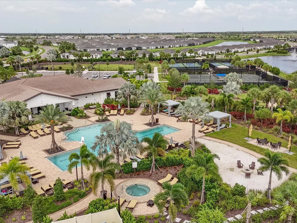 18306 CROPSIDE TRAIL Bradenton, FL 34211