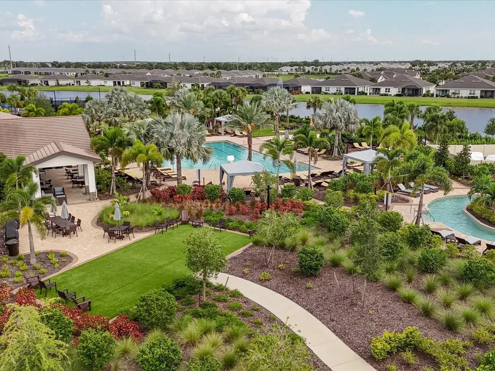 18306 CROPSIDE TRAIL Bradenton, FL 34211