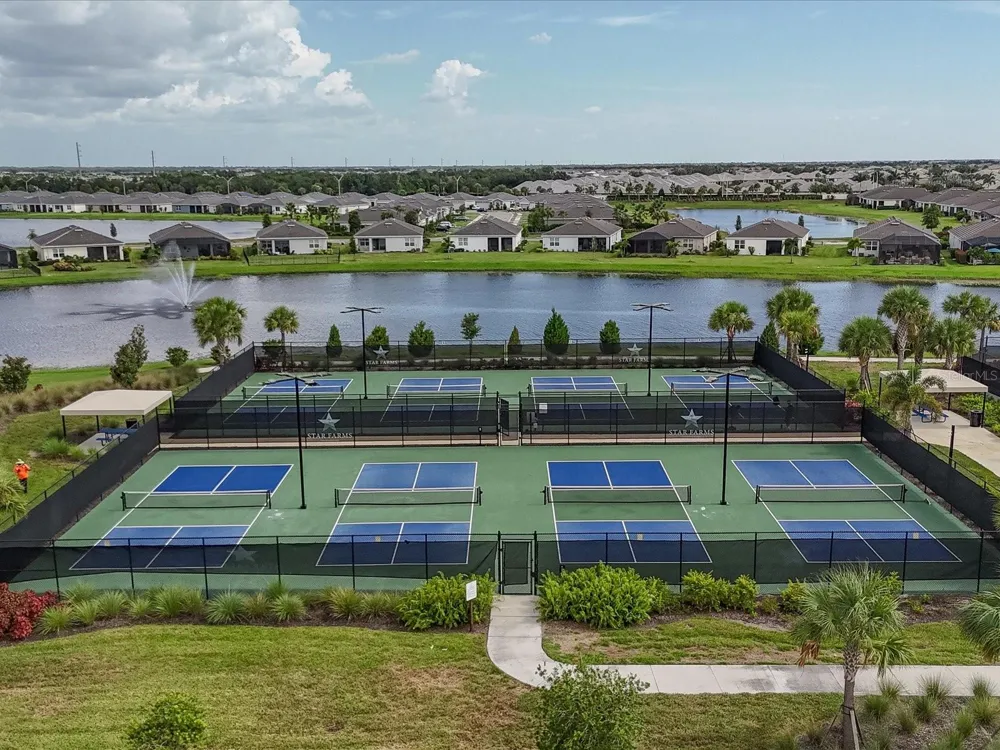 18306 CROPSIDE TRAIL Bradenton, FL 34211