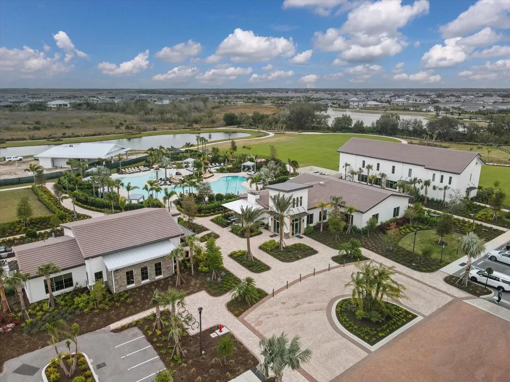 18306 CROPSIDE TRAIL Bradenton, FL 34211