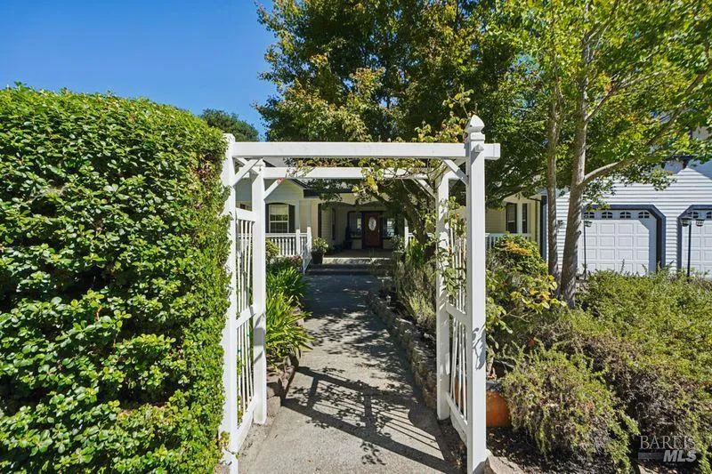 822 Robinson Road Sebastopol, CA 95472