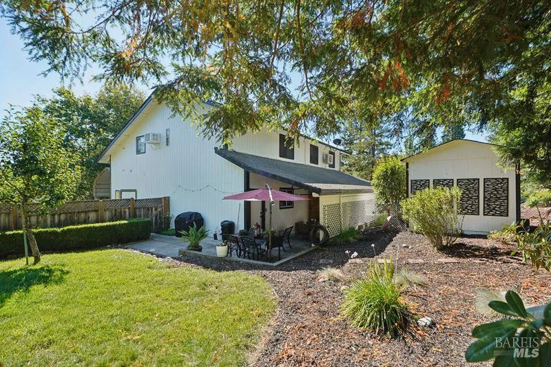 822 Robinson Road Sebastopol, CA 95472