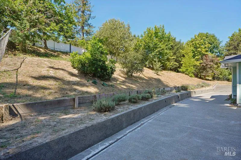 822 Robinson Road Sebastopol, CA 95472