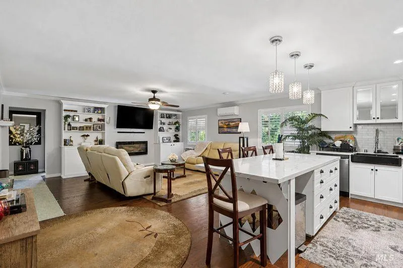 822 Robinson Road Sebastopol, CA 95472