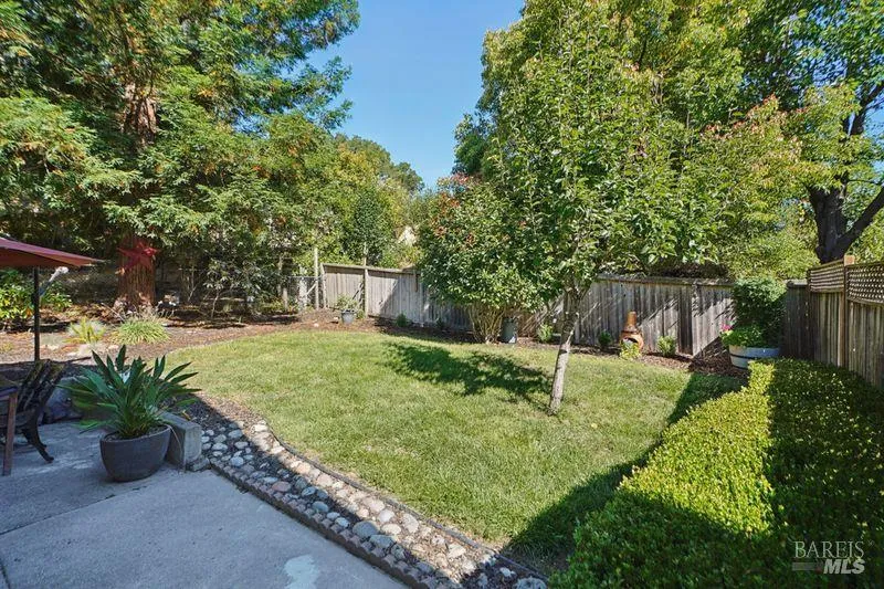 822 Robinson Road Sebastopol, CA 95472