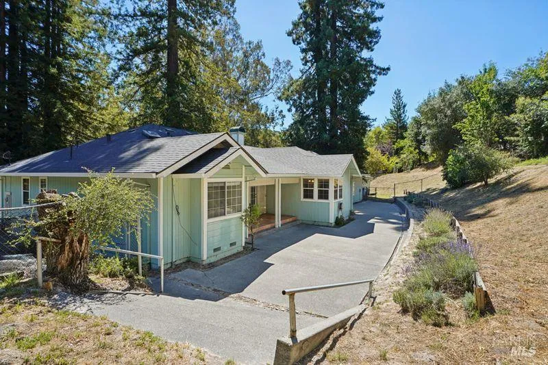 822 Robinson Road Sebastopol, CA 95472