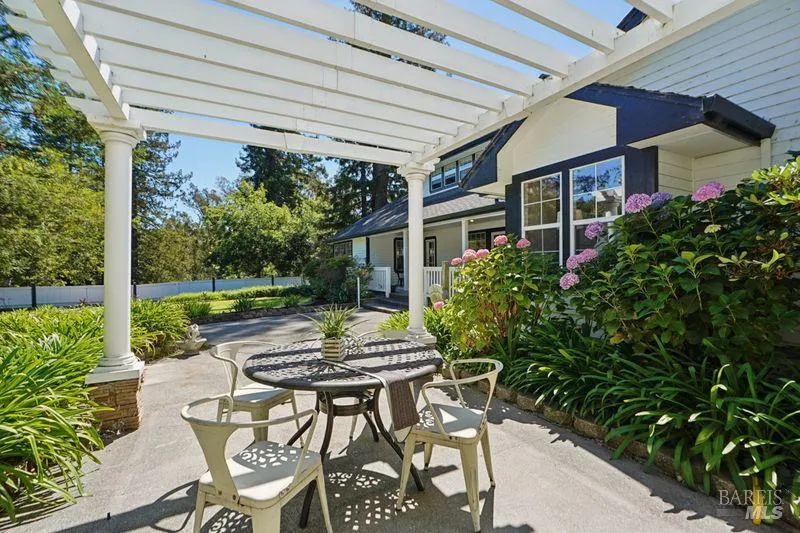 822 Robinson Road Sebastopol, CA 95472