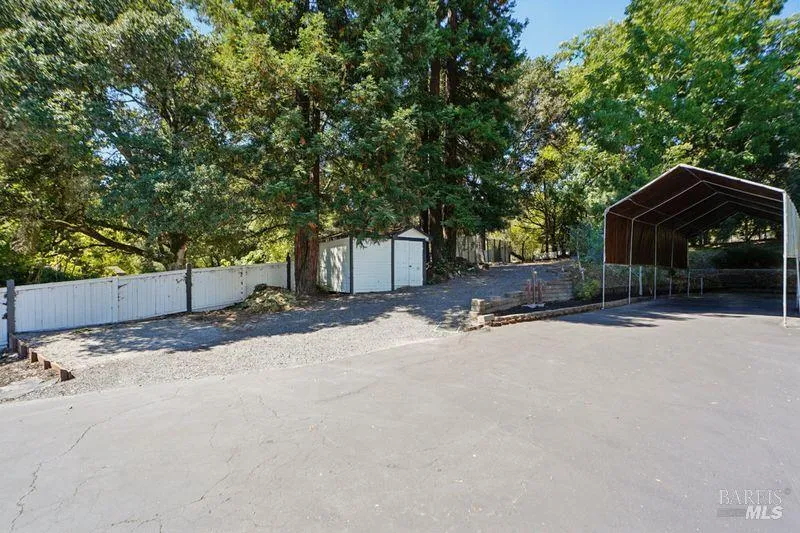 822 Robinson Road Sebastopol, CA 95472