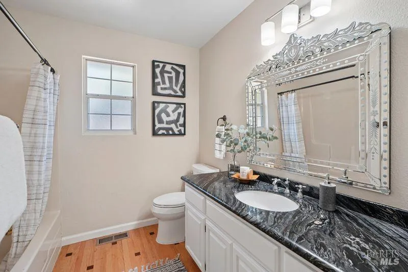 822 Robinson Road Sebastopol, CA 95472