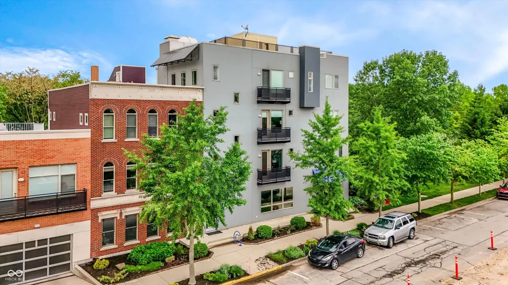 1030 Jackson Street Columbus, IN 47201