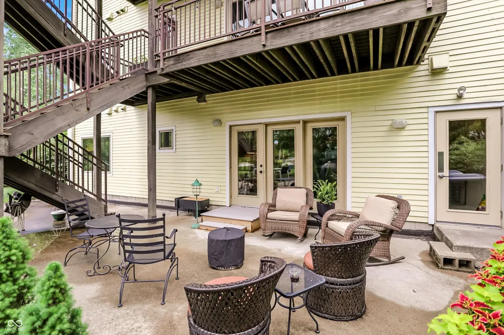 1030 Jackson Street Columbus, IN 47201