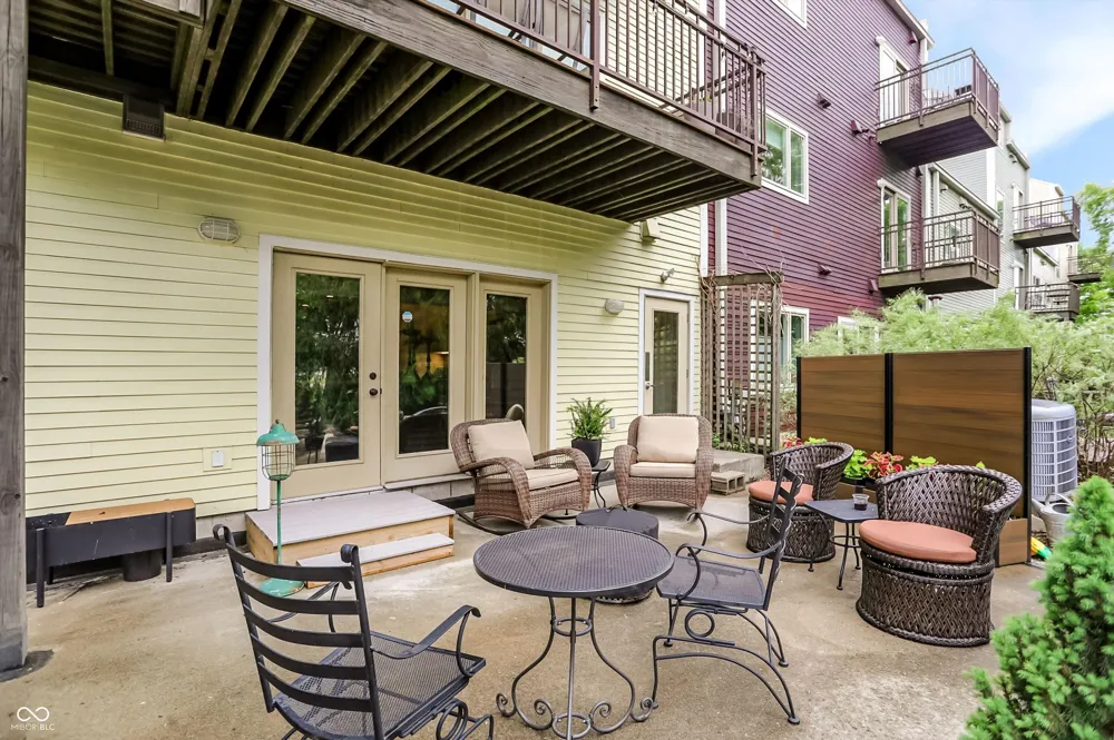 1030 Jackson Street Columbus, IN 47201