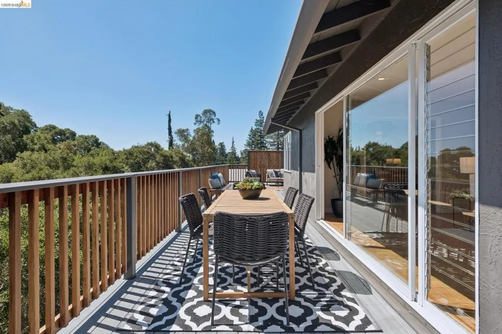 22 Littlewood Drive Piedmont, CA 94611