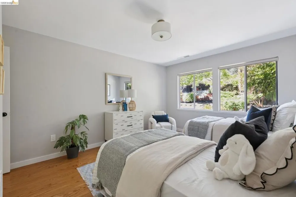 22 Littlewood Drive Piedmont, CA 94611