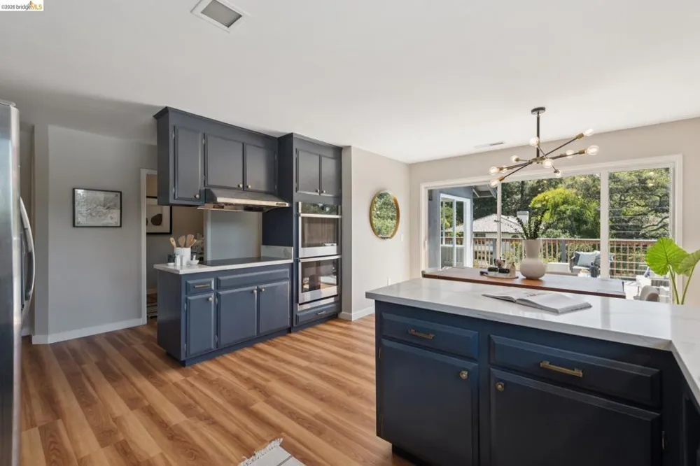 22 Littlewood Drive Piedmont, CA 94611