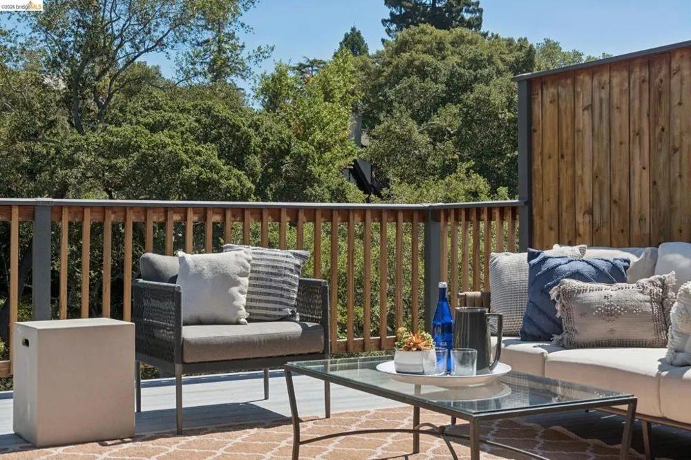 22 Littlewood Drive Piedmont, CA 94611
