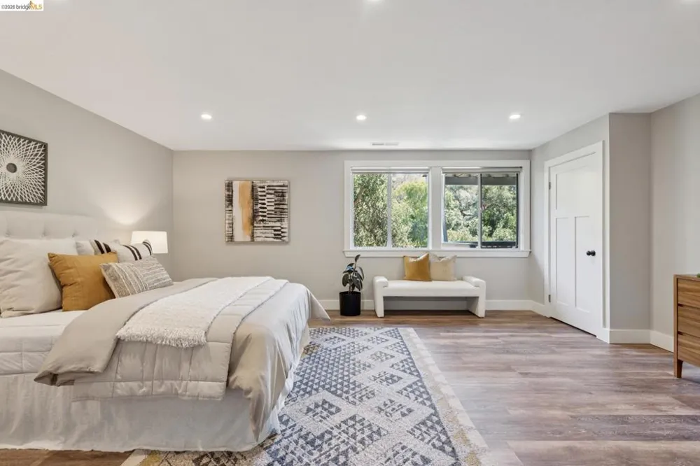 22 Littlewood Drive Piedmont, CA 94611