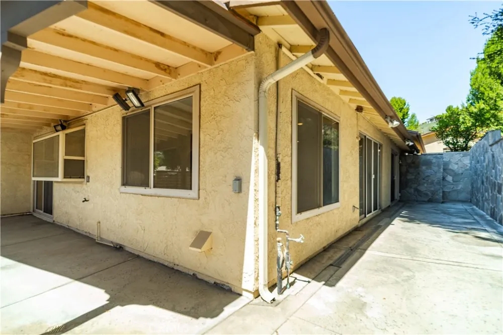 26562 Cardwick Court Newhall, CA 91321
