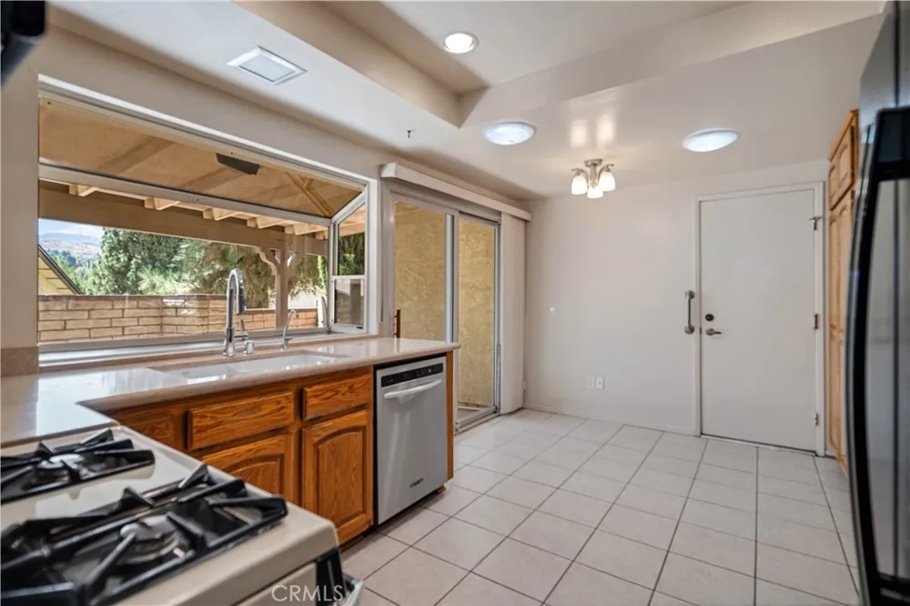 26562 Cardwick Court Newhall, CA 91321