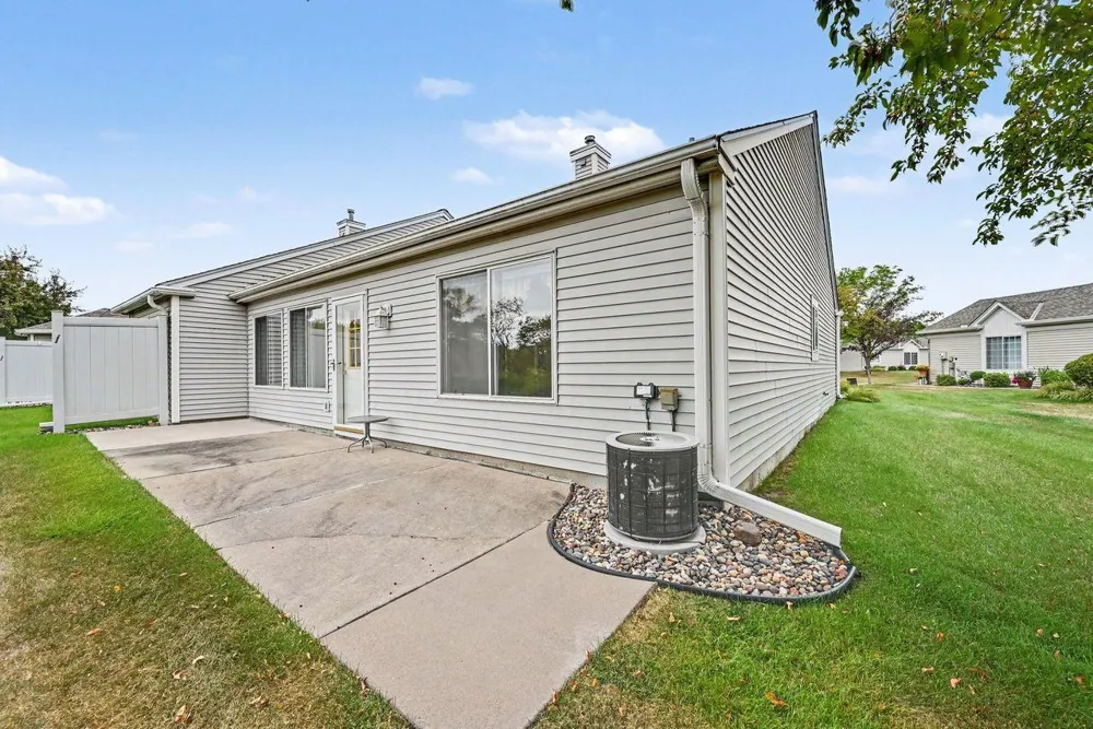 7586 Ojibway Park Bay Woodbury, MN 55125