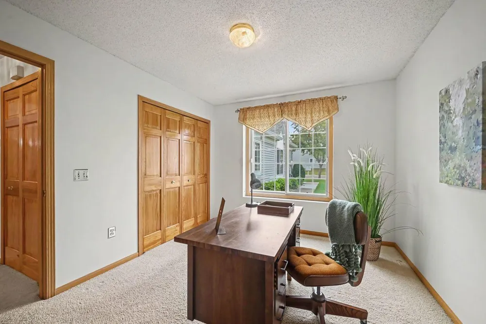 7586 Ojibway Park Bay Woodbury, MN 55125
