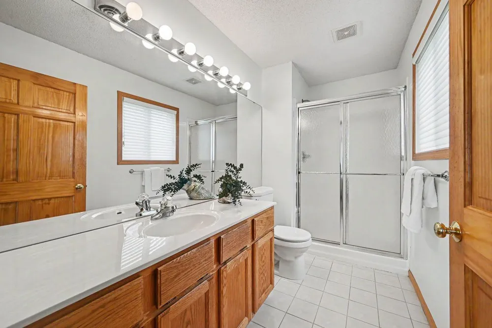 7586 Ojibway Park Bay Woodbury, MN 55125