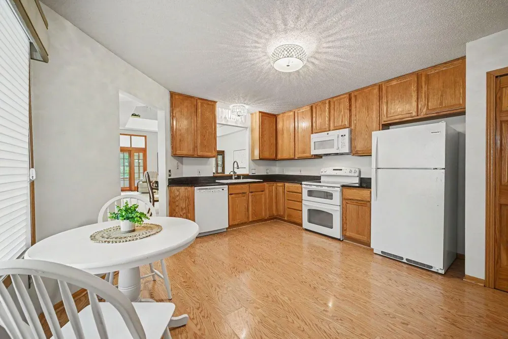 7586 Ojibway Park Bay Woodbury, MN 55125