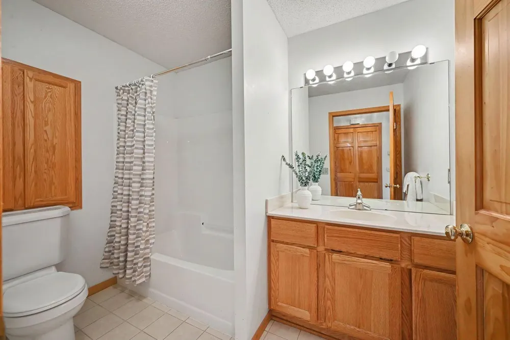 7586 Ojibway Park Bay Woodbury, MN 55125