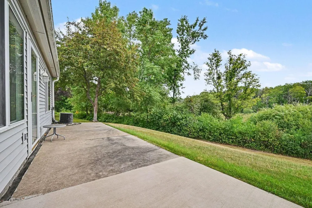 7586 Ojibway Park Bay Woodbury, MN 55125