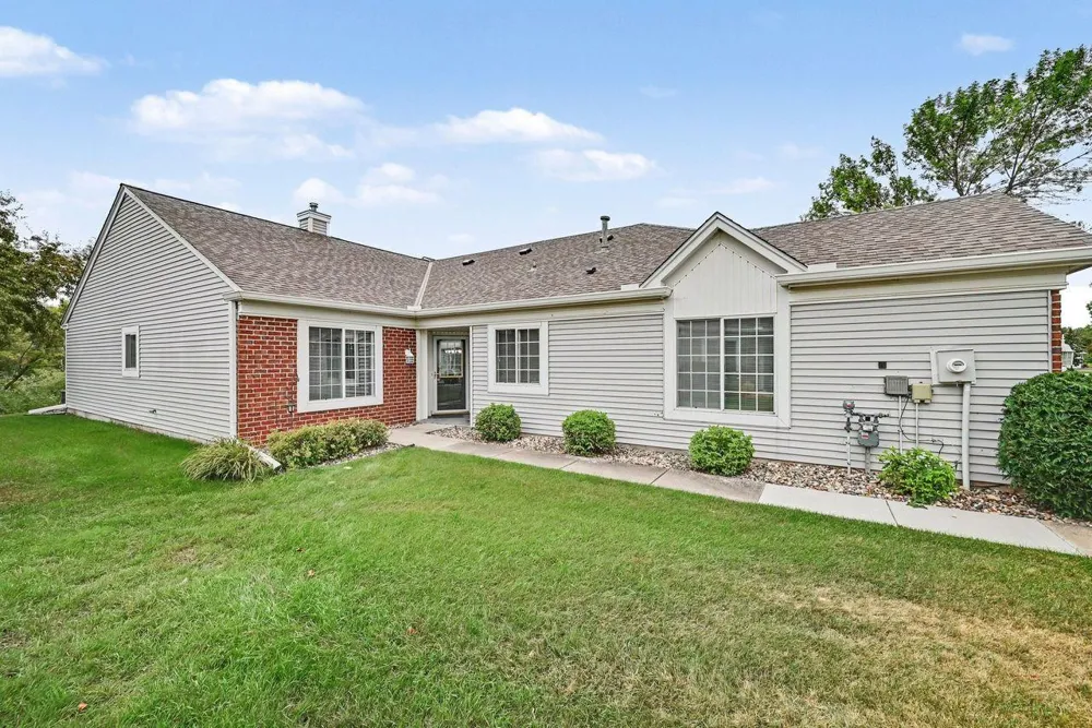 7586 Ojibway Park Bay Woodbury, MN 55125