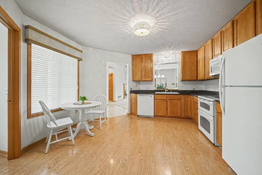 7586 Ojibway Park Bay Woodbury, MN 55125