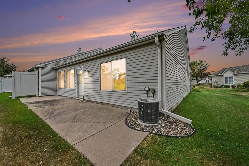 7586 Ojibway Park Bay Woodbury, MN 55125