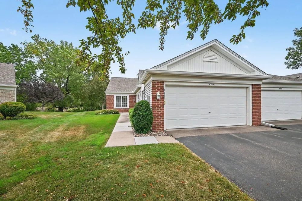 7586 Ojibway Park Bay Woodbury, MN 55125