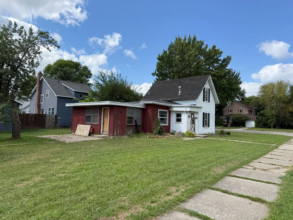 802 S Halvorson Street Redwood Falls, MN 56283