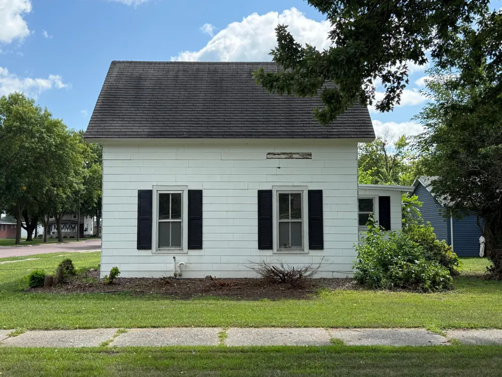 802 S Halvorson Street Redwood Falls, MN 56283