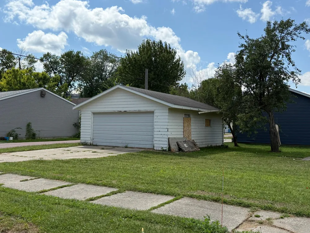802 S Halvorson Street Redwood Falls, MN 56283