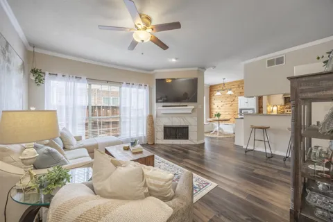 7151 Gaston Avenue #910