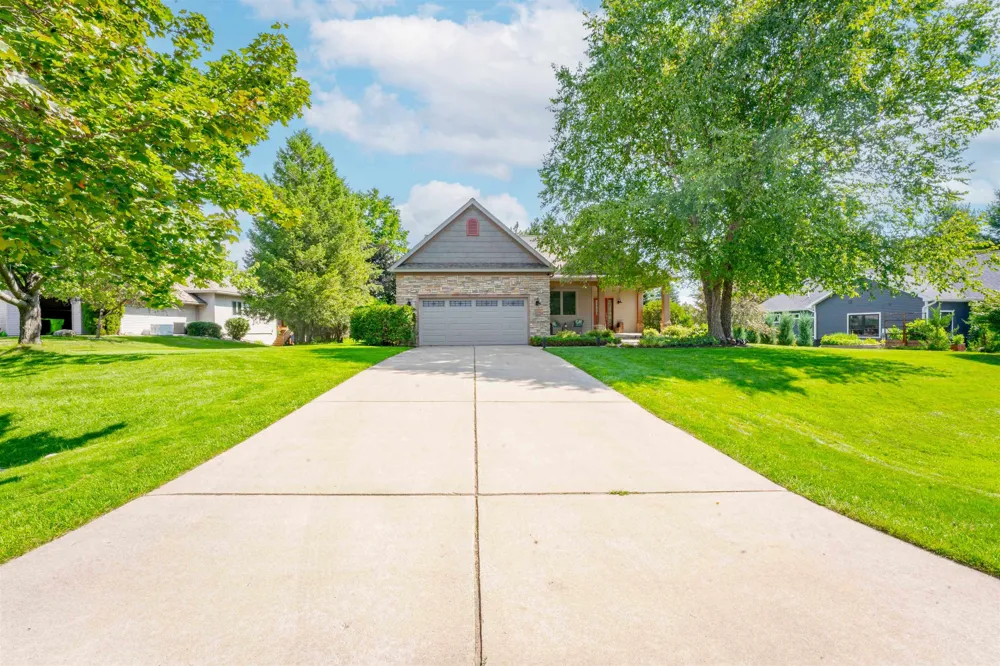 6400 Arrowhead Way Acme Township, MI 49690