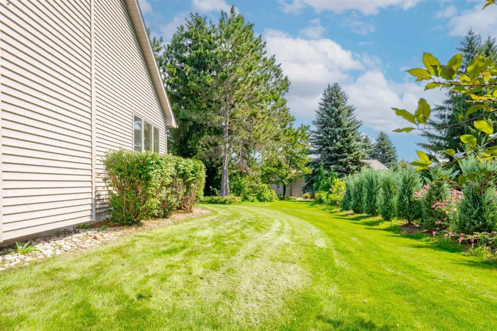 6400 Arrowhead Way Acme Township, MI 49690