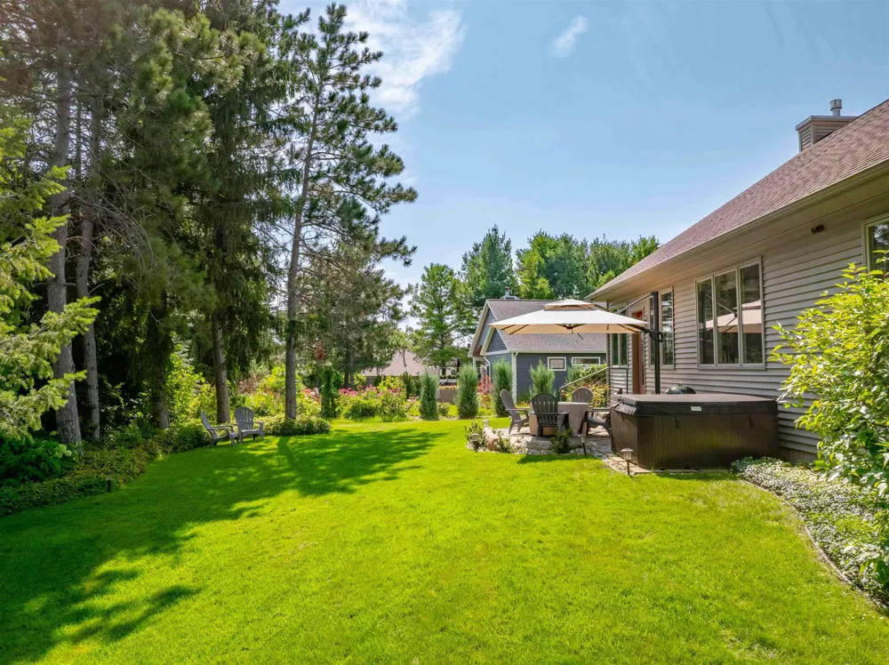 6400 Arrowhead Way Acme Township, MI 49690