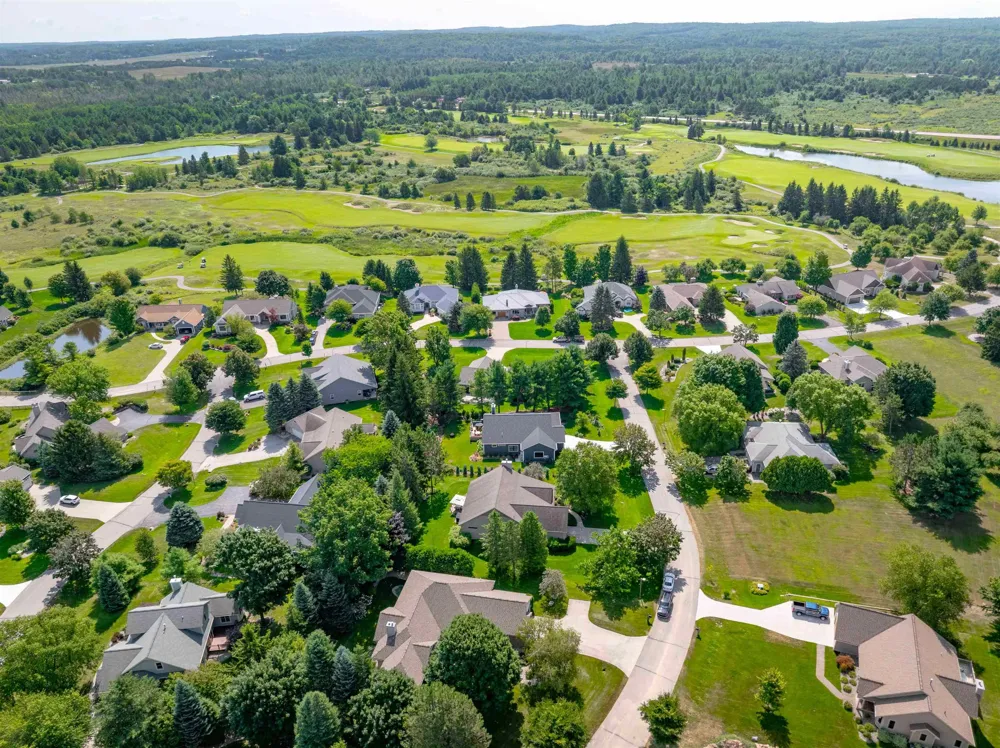 6400 Arrowhead Way Acme Township, MI 49690