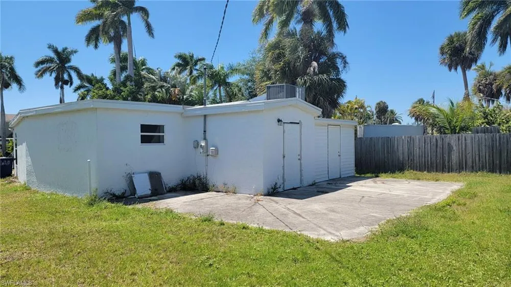 16945 Windcrest Drive Fort Myers, FL 33908