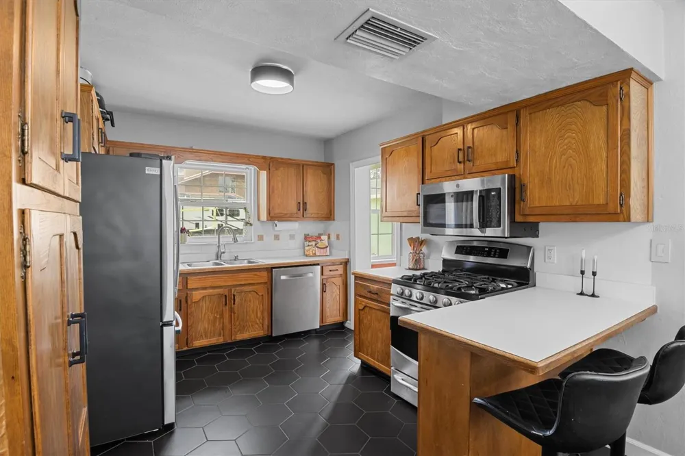 2603 CLEVELAND HEIGHTS BOULEVARD Lakeland, FL 33803